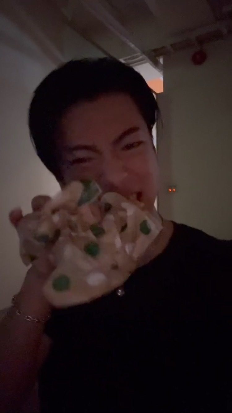 むしゃむしゃ食べる